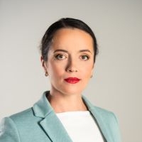 Komunikācijas nodaļas vadītāja Džeina Šteinberga